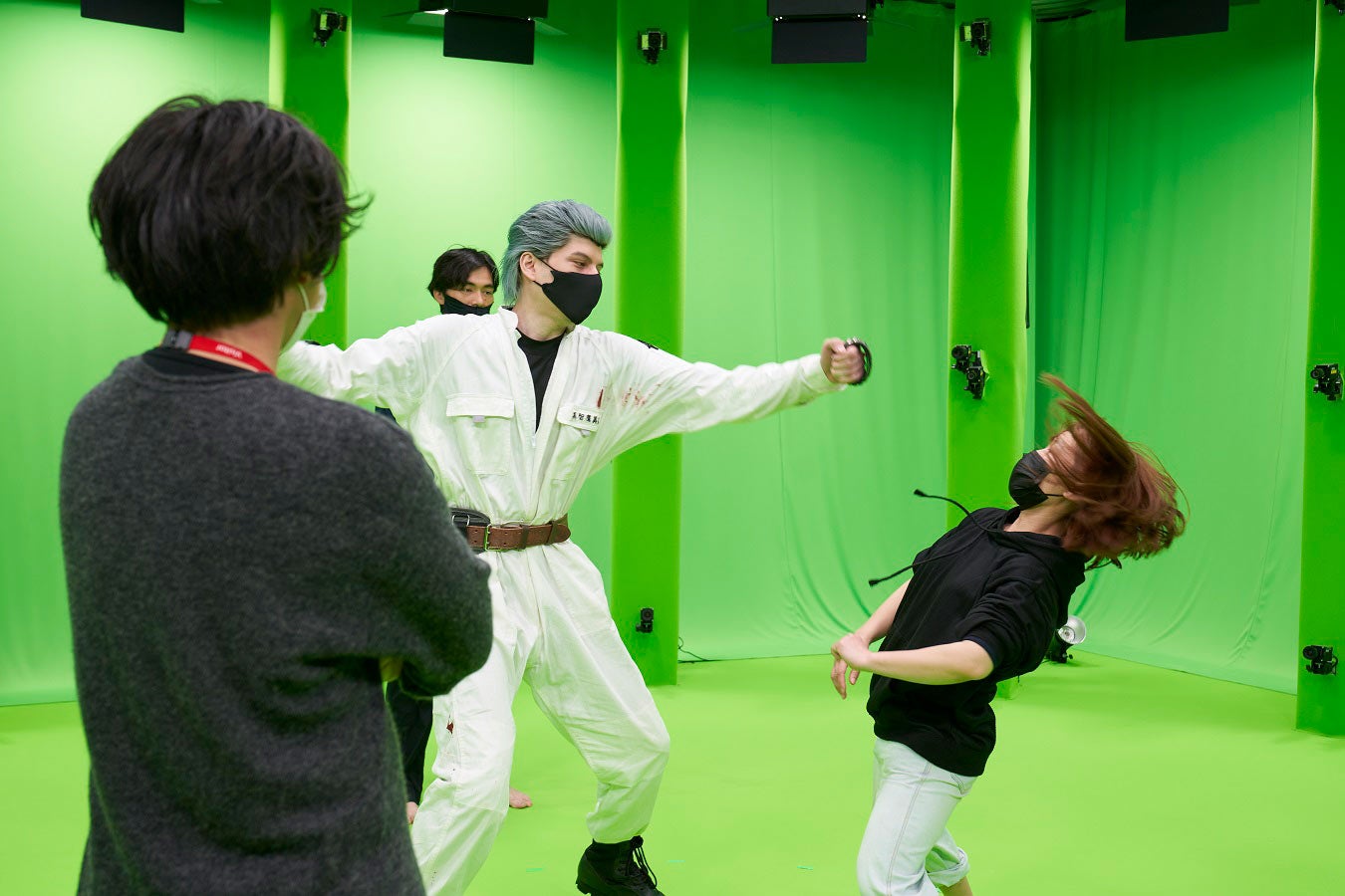 城田優ら／メイキングカット（C）浅井蓮次・沢田 新・小学館／「バイオレンスアクション」製作委員会