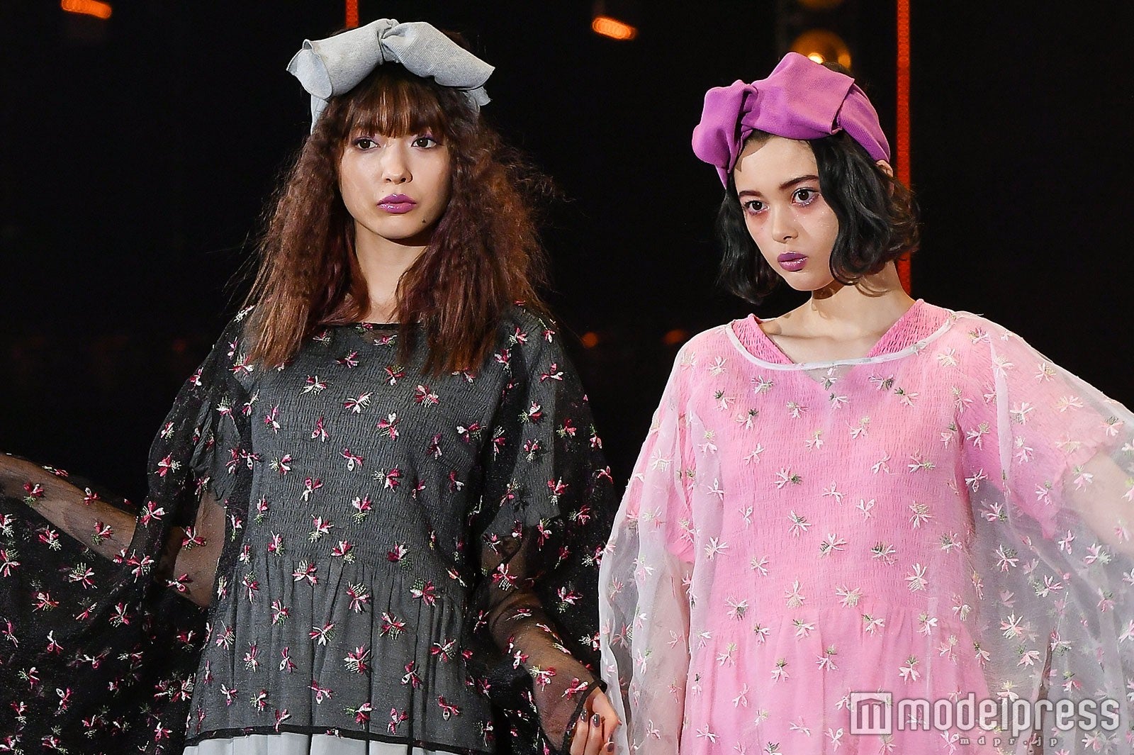 八木アリサ、玉城ティナ （C）モデルプレス