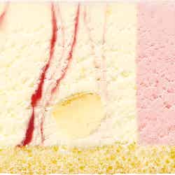 ボー・ピープ：ストロベリーチーズケーキ＋ストロベリー（ホワイトスポンジ）／画像提供：B‐Rサーティワン アイスクリーム