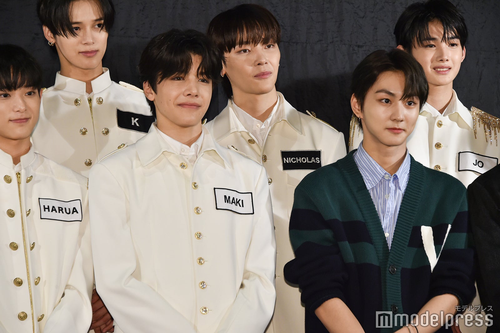 （後列左から）K、NICHOLAS、JO（前列左から）HARUA、MAKI、JUNGWON（C）モデルプレス