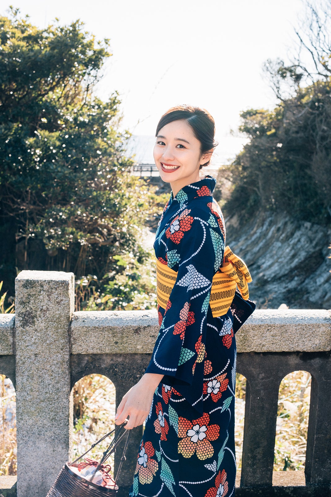 堀田真由／「堀田真由 2022-2023 年カレンダー」より（提供写真）