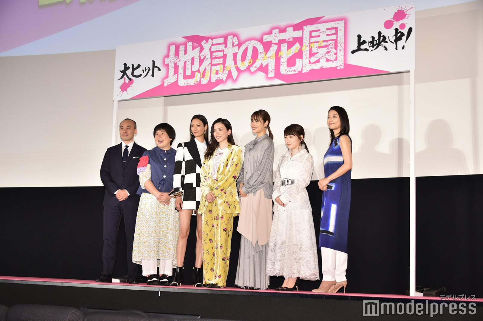 （左から）関和亮監督、大島美幸、菜々緒、永野芽郁、広瀬アリス、川栄李奈、小池栄子（C）モデルプレス