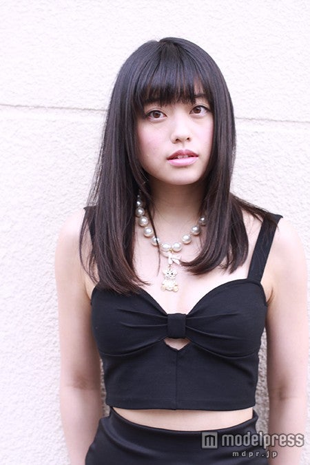 冨手麻妙（C）2015川上亮/AMG出版・「人狼ゲーム クレイジーフォックス」製作委員会