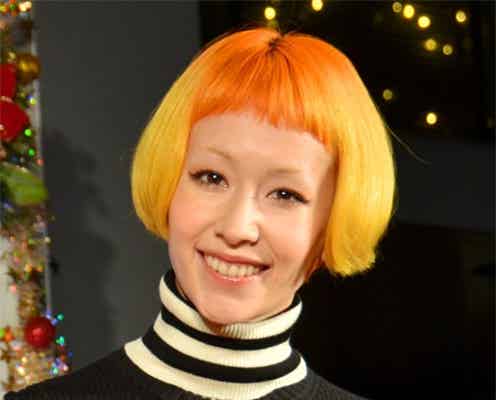 木村カエラ、そっくり芸人引き連れツリー点灯式に登場