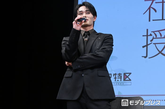 和田雅成のサプライズ登場に対して驚きが薄い森次政裕(C)モデルプレス