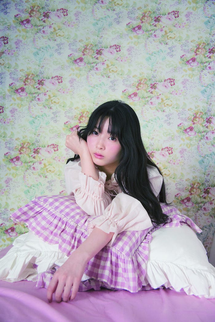 柿崎芽実/「bis」2019年5月号より(画像提供:光文社)