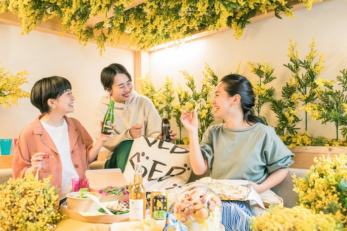 星野リゾート「BEB5 軽井沢」で「黄色いお花見ステイ」1室限定の花咲く特別ルームで屋内花見