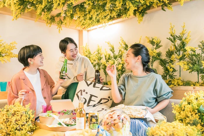 星野リゾート「BEB5 軽井沢」で「黄色いお花見ステイ」1室限定の花咲く特別ルームで屋内花見