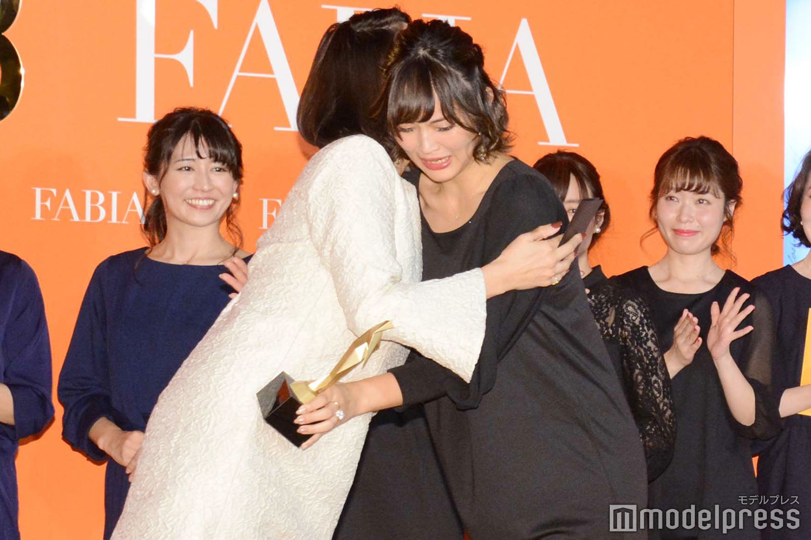 グランプリを讃える道端アンジェリカ （C）モデルプレス