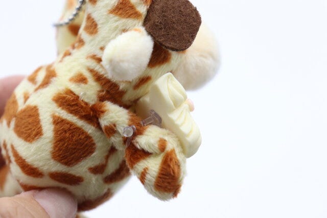 セリア 抱っこパーツ セリアの抱っこパーツはドールの腕に挟める