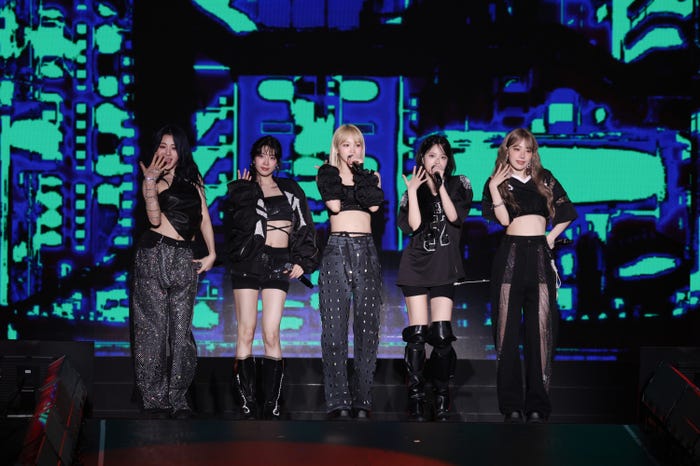 LE SSERAFIM(P)&(C)SOURCE MUSIC