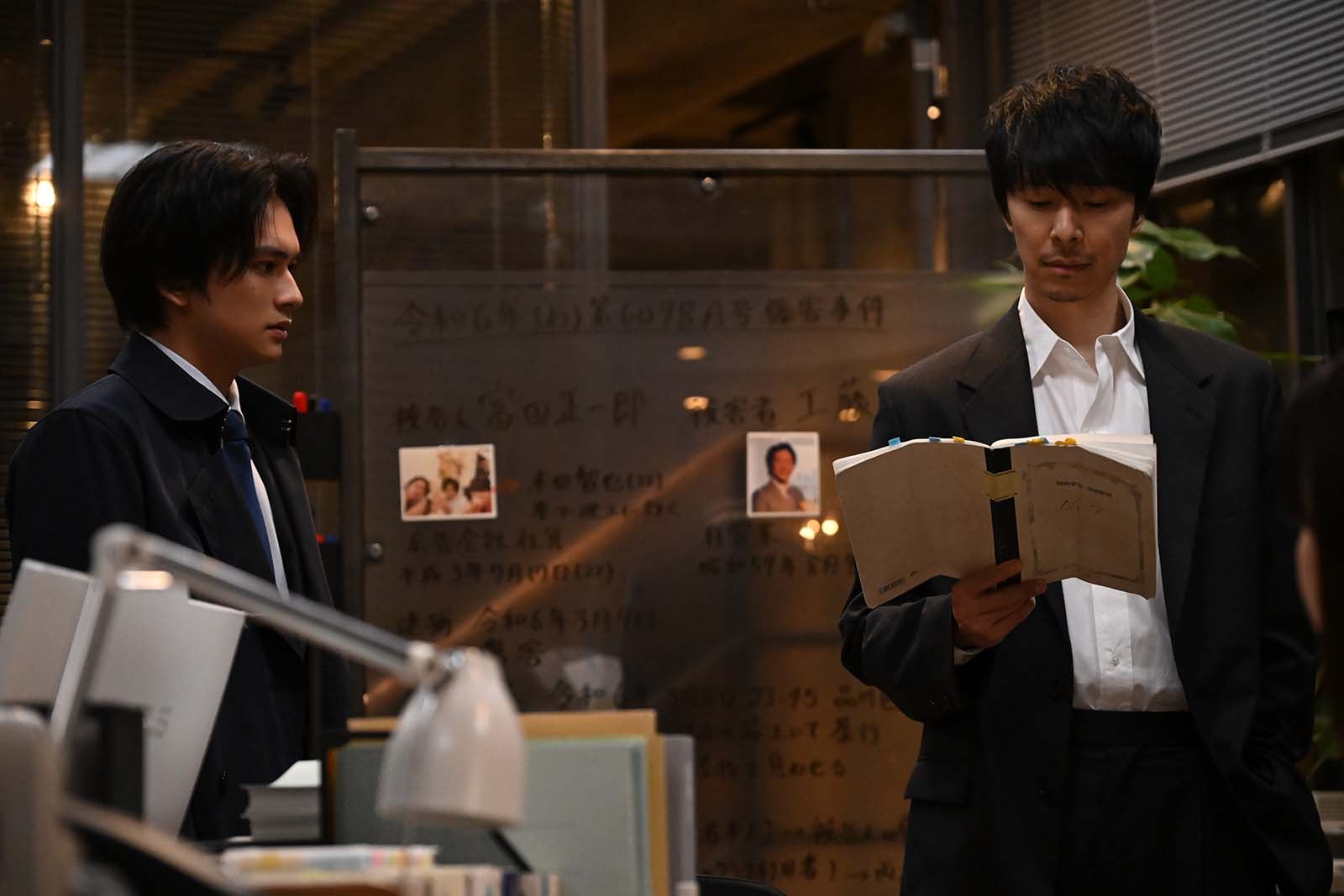 北村匠海、長谷川博己「アンチヒーロー」第3話より（C）TBS