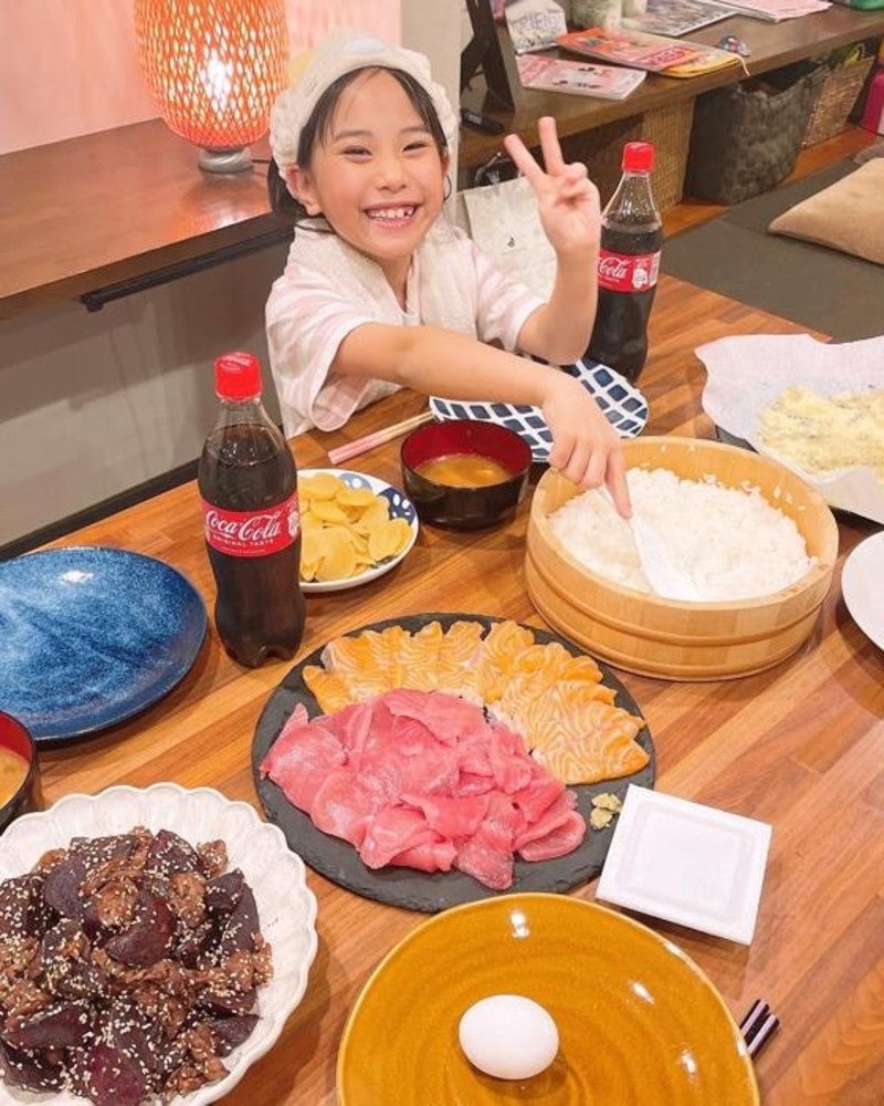 みきママ 子ども達のリクエストに応え自宅で寿司を堪能 週末って最高だね モデルプレス