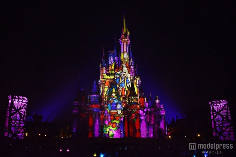 TDL初のプロジェクションマッピング「ワンス・アポン・ア・タイム」／美女と野獣