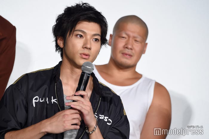 山田裕貴と番長の言葉を感激しながら聴く一ノ瀬ワタル(C)モデルプレス