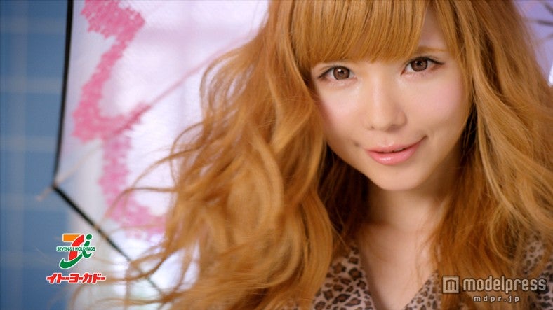 益若つばさ／新テレビCM「雨の日が待ち遠しい」篇より