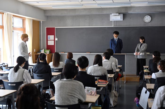 夏生大湖、松坂桃李、吉岡里帆「御上先生」(C)TBS