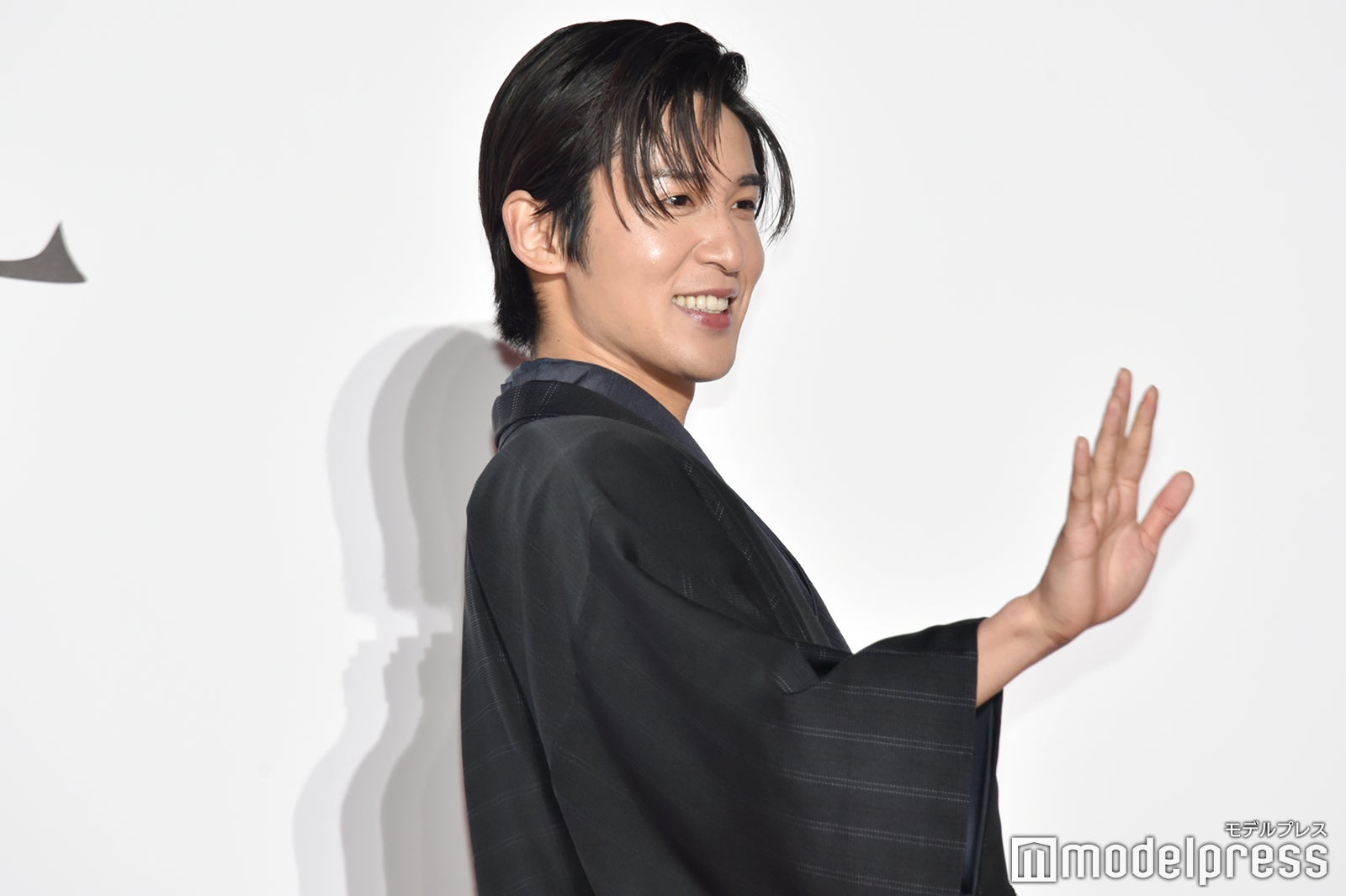 目黒蓮・今田美桜・渡邊圭祐・大西流星ら、大正ロマン風スタイル