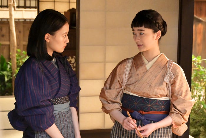 上坂樹里、見上愛「風、薫る」第76話(C)NHK
