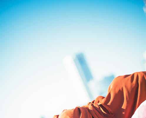 櫻坂46尾関梨香、可愛さ封印 クールな表情で新境地