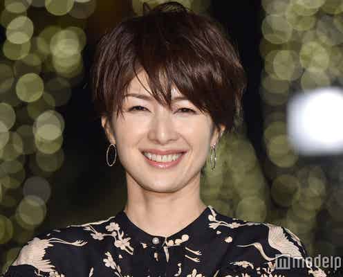 吉瀬美智子、海外旅行中の「珍しい」ヘアスタイル披露「どんな髪型でも美人」「優雅な休日」の声