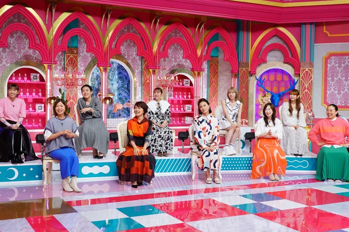 (左から)若槻千夏、大久保佳代子、横澤夏子、住吉美紀、高橋みなみ、高橋ユウ、茂木忍、森口博子、中川翔子、いとうあさこ (C)日本テレビ