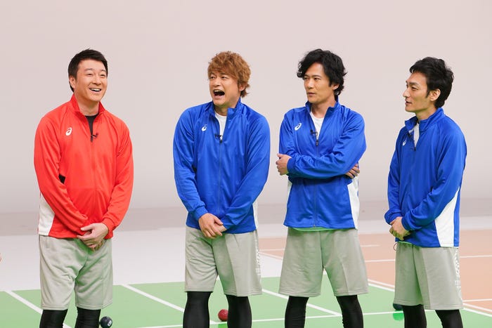 (左から)加藤浩次、香取慎吾、稲垣吾郎、草なぎ剛(C)日本テレビ