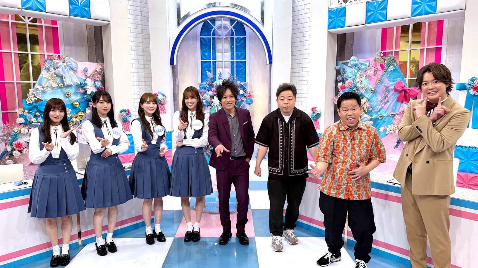 （左から）河田陽菜、金村美玖、加藤史帆、佐々木久美、松陰寺太勇、ユースケ、津田篤宏、シュウペイ（C）テレビ朝日