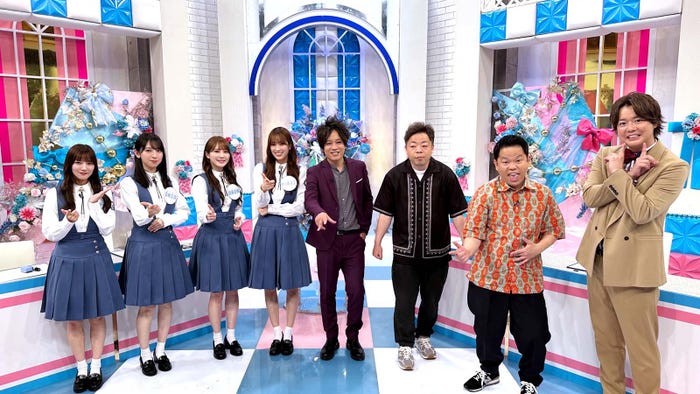 (左から)河田陽菜、金村美玖、加藤史帆、佐々木久美、松陰寺太勇、ユースケ、津田篤宏、シュウペイ(C)テレビ朝日