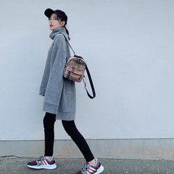 定番「黒スキニーパンツ」の脱マンネリ!今っぽく仕上げる4つの簡単コーデ術