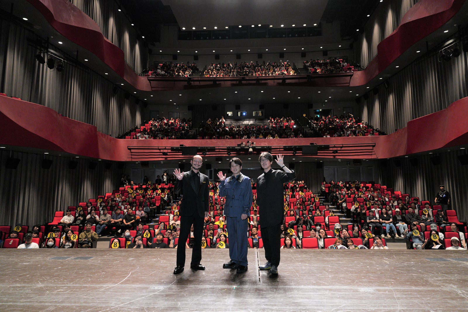 河内大和、二宮和也、川村元気監督（C）2025 映画「8番出口」製作委員会