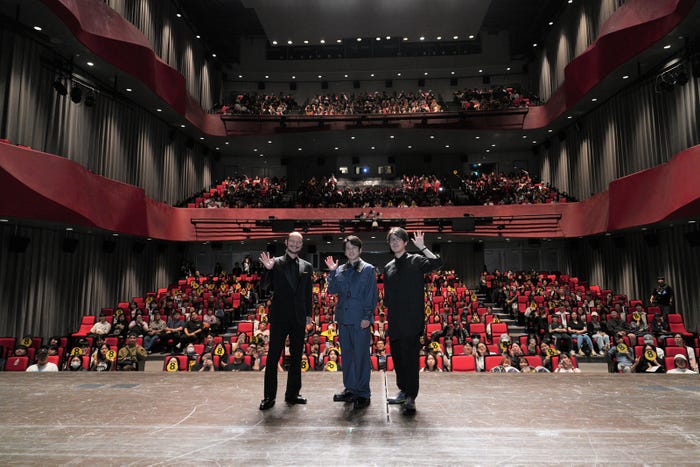 河内大和、二宮和也、川村元気監督(C)2025 映画「8番出口」製作委員会