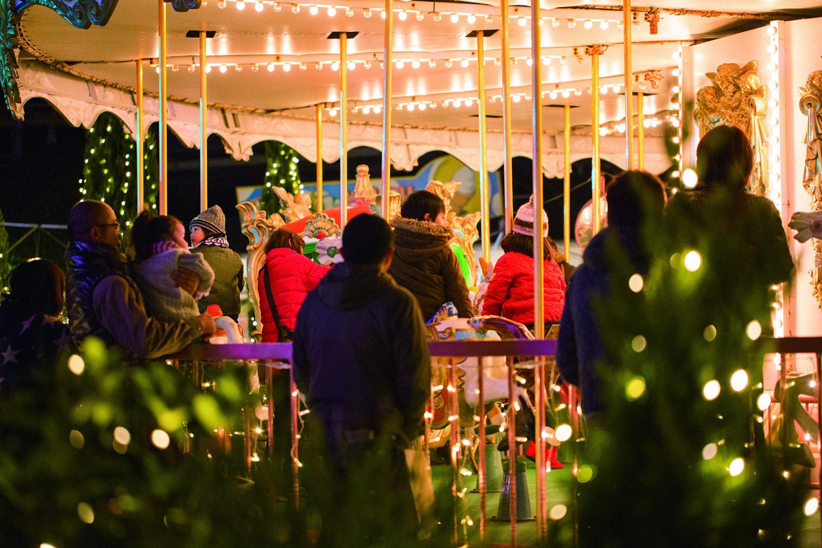 光の遊園地メリーゴーランド／画像提供：タカショー