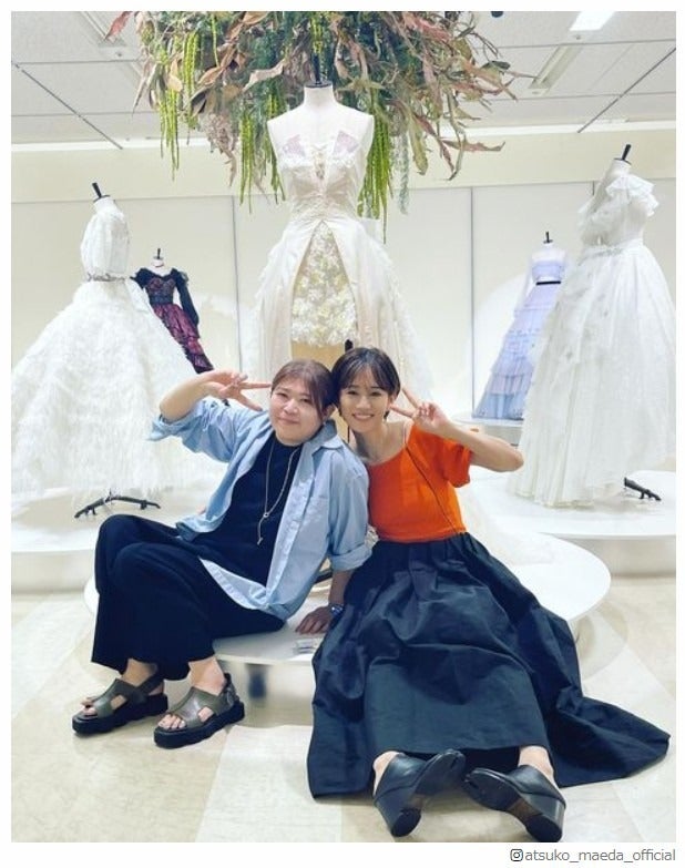 前田敦子、AKB48大衣装展へ 当時の衣装に驚き「こんなにミニスカートで、細かったのか！」