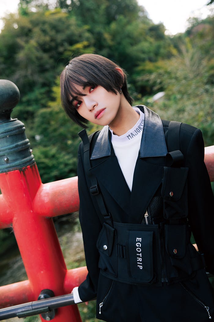 とまん「TOMAN FIRST PHOTO BOOK」より(画像提供:所属事務所)