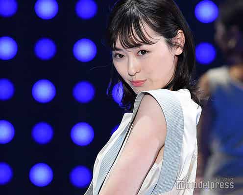 福原遥、透明感あふれるキュートなランウェイ 投げキッスに歓声飛ぶ<TGC2019S/S>