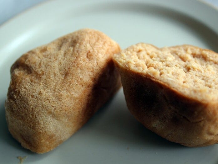 もっちり歯切れのよい生地が、クリームと一体感のある味わいを生み出しています