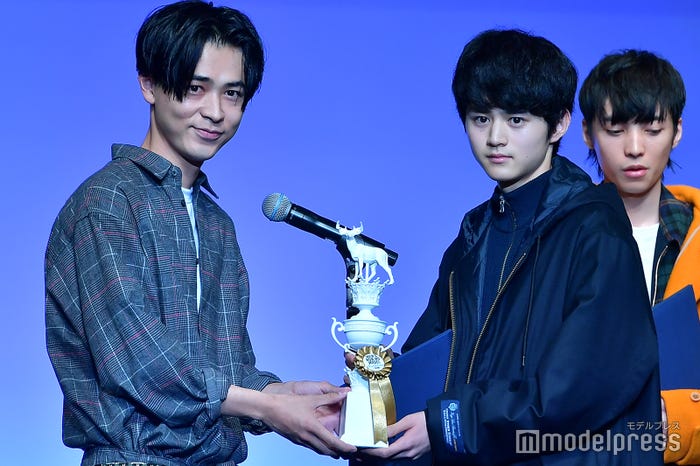 成田凌、鈴鹿央士 (C)モデルプレス