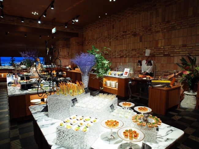 王様のビュッフェ／画像提供：カラカミ観光