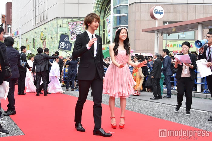 片寄涼太、土屋太鳳(C)モデルプレス