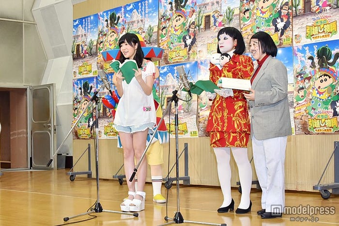 左から:指原莉乃、日本エレキテル連合