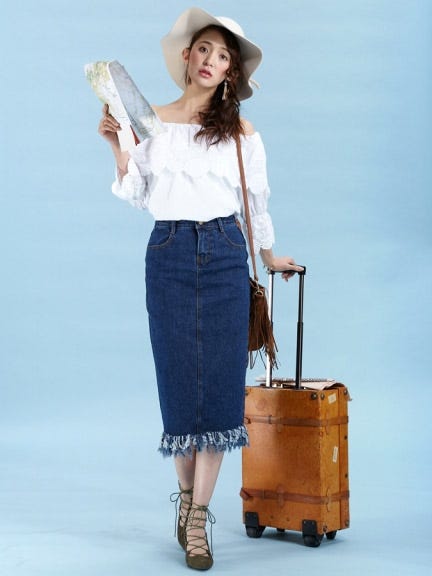 フリンジタイトシルエットデニムスカート「LocoChica(ロコチーカ)」3,348円(税込)/画像提供:モバコレ