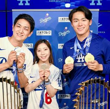 山本由伸 金メダルをかけて満面笑み！試合前に始球式のりくりゅうペアと交流 舞台裏を球団が公開 木原氏「本当にうれしかったです」