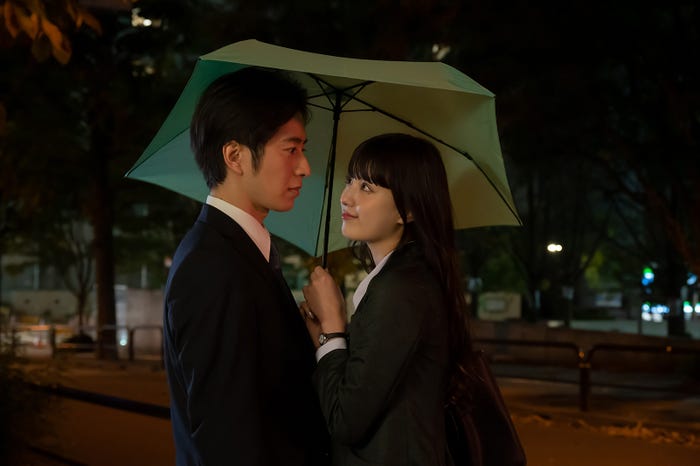 村井良大、鶴嶋乃愛/第1話(C)「あなたは私におとされたい」製作委員会・MBS