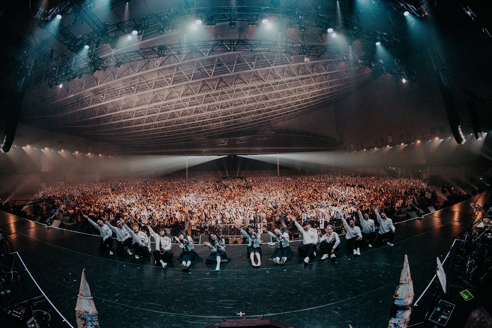 新しい学校のリーダーズ「宣誓 ～個性や自由ではみ出し10年～」（C）hiroyabrian