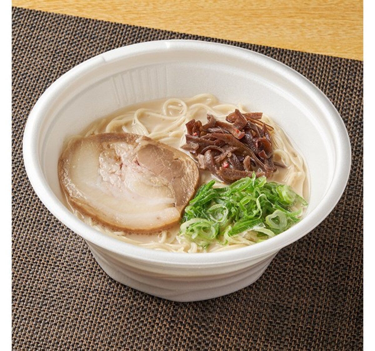 ファミリーマート ファミマ 博多一風堂監修 とんこつラーメン ファミリーマート ファミマ 博多一風堂監修 とんこつラーメン