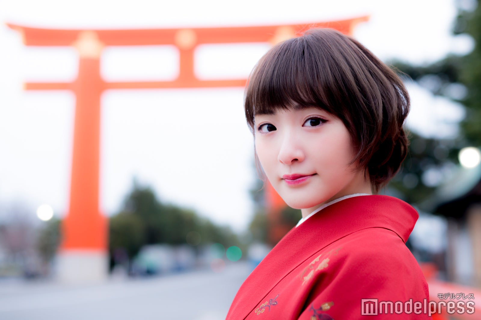 生駒里奈、着物で魅せる大人の表情にドキッ 古都・京都の朝は「まるで