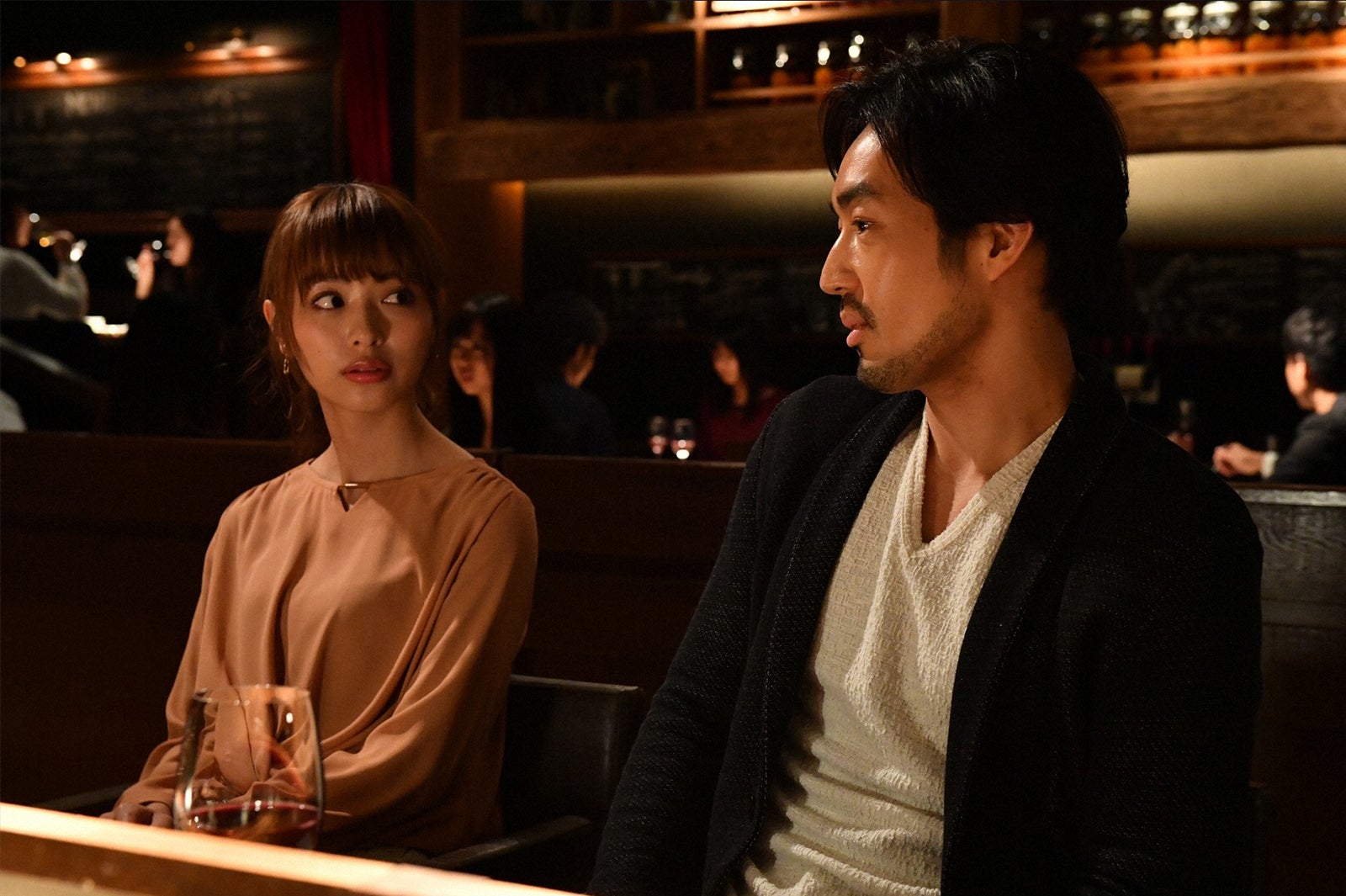 内田理央、大谷亮平「逃げるは恥だが役に立つ」第11話・場面カット（C）TBS