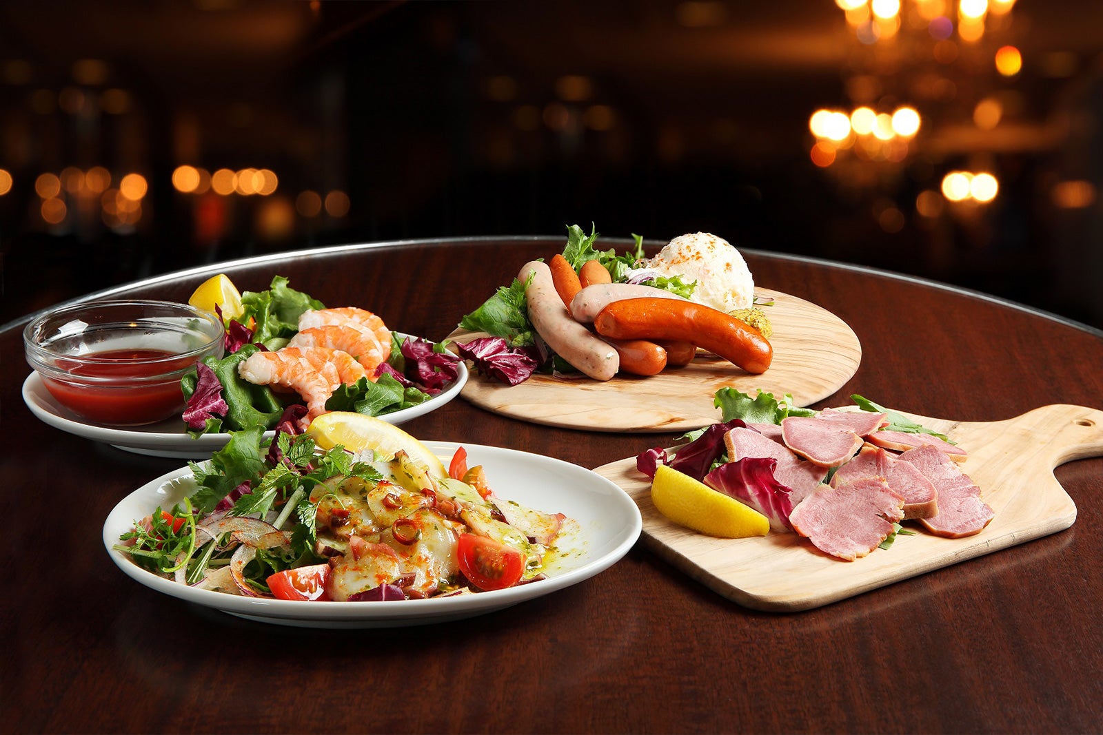 「スカイビアガーデン」料理　イメージ／画像提供：三菱地所プロパティマネジメント株式会社