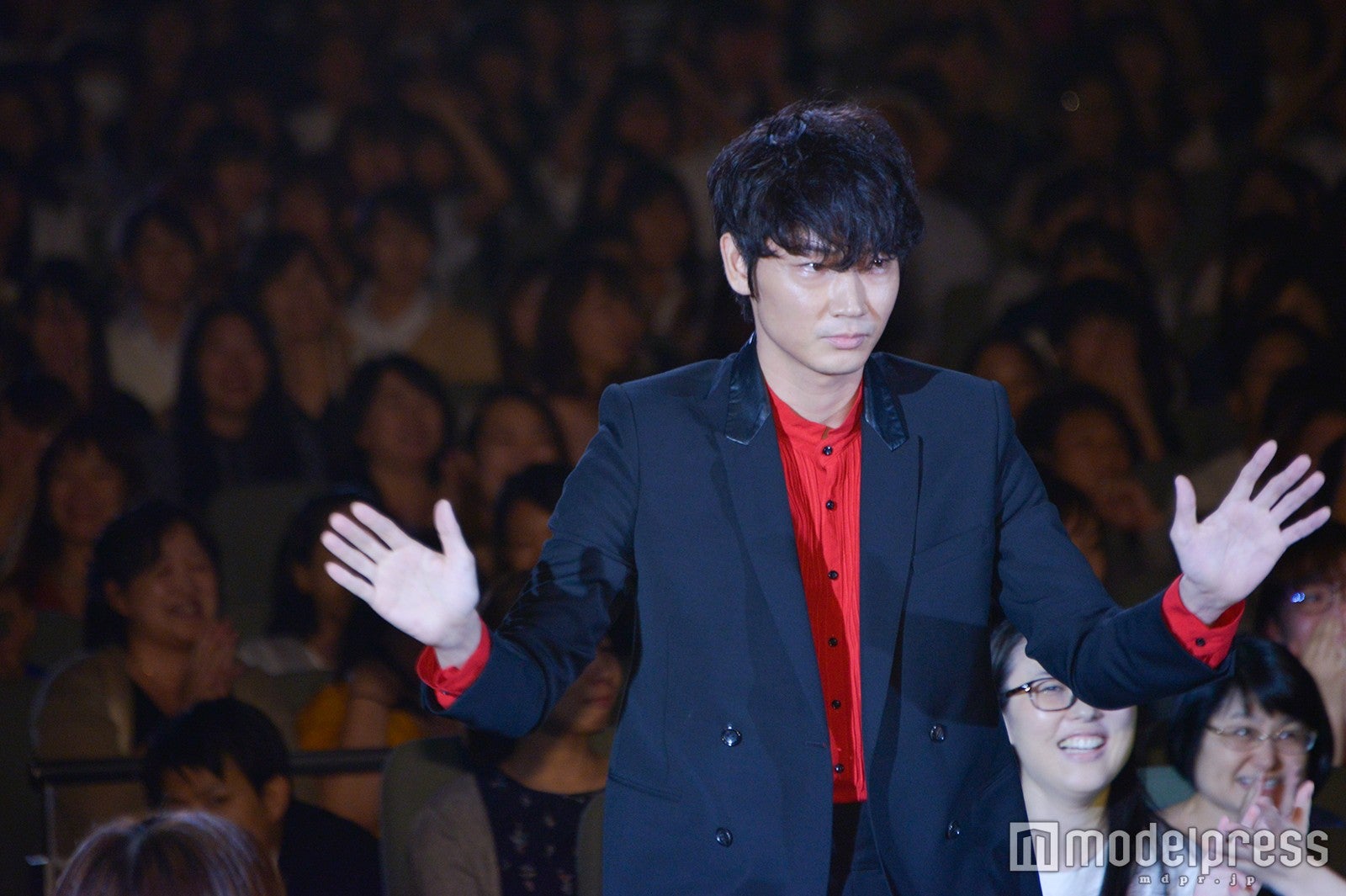綾野剛登場（C）モデルプレス